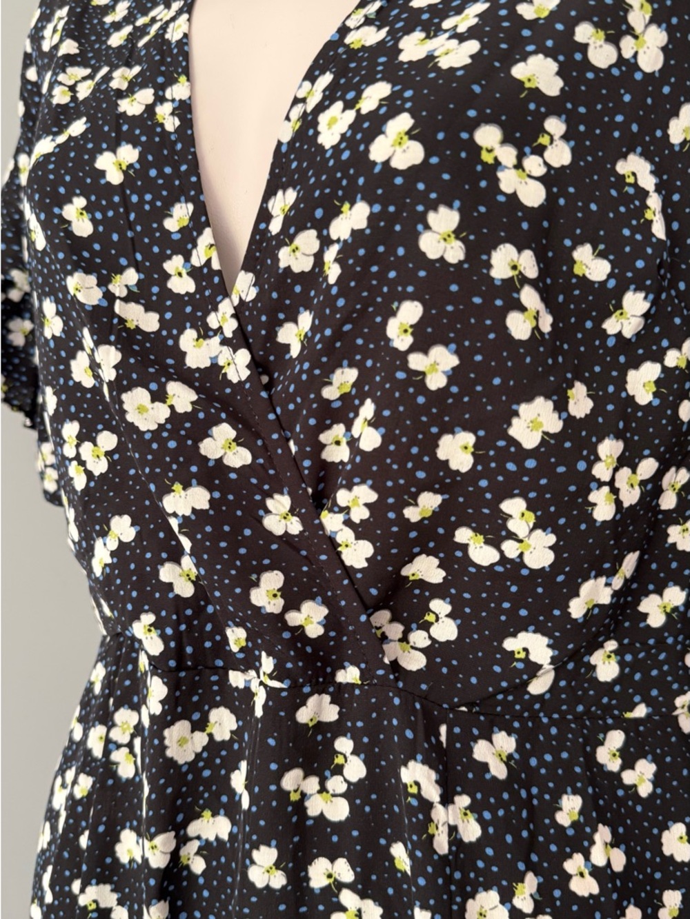 PrettyLittleThing Black w/blue polka dot Floral Ruffle Sleeve lightweight Dress - Picture 14 of 16